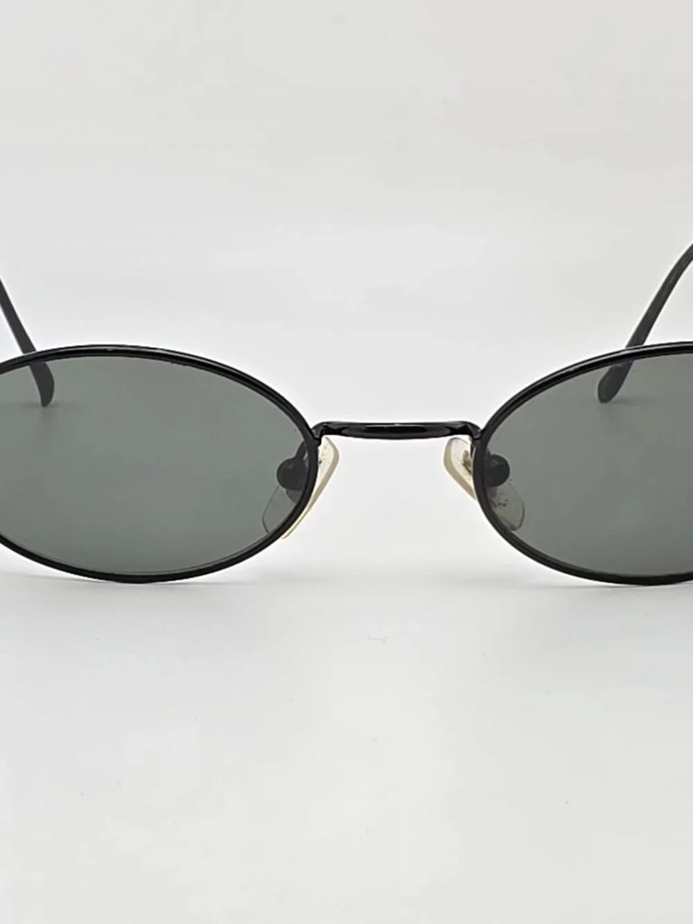 DKNY 7202S 001 Black Frame Green Lens Oval Sunglasses w/ Case 48-20-145